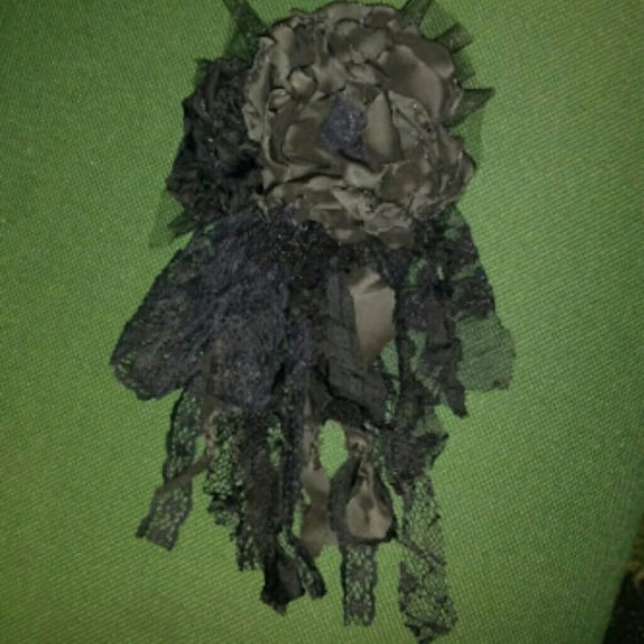 Hand made accessories  $10-$30 depending on size, time, and materials used! 🌸 - Picture 2 of 9